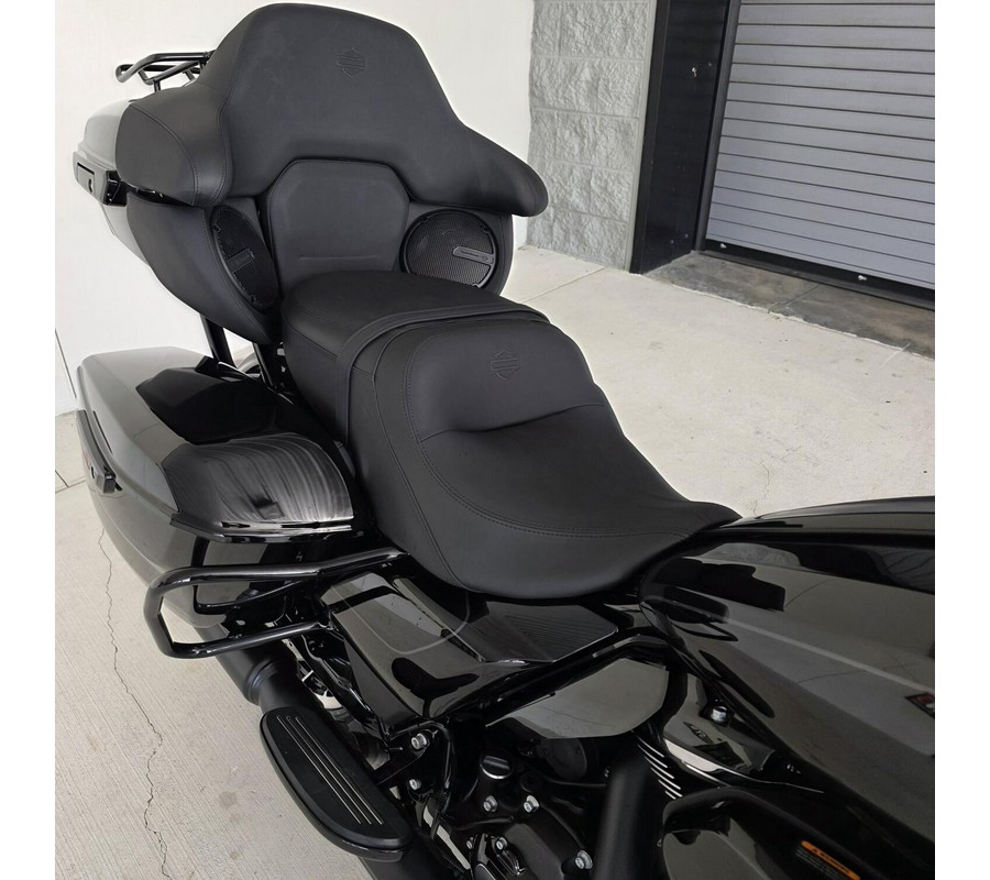 2026 Harley-Davidson® Road Glide Limited Vivid Black Black Trim