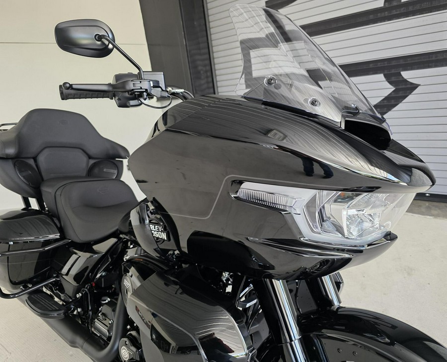 2026 Harley-Davidson® Road Glide Limited Vivid Black Black Trim