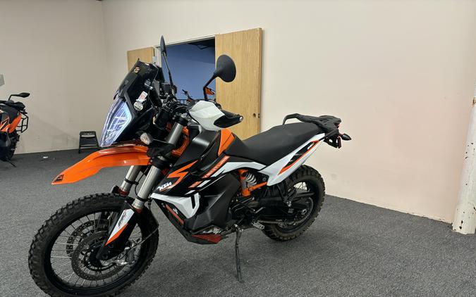 2021 KTM Adventure 890 R