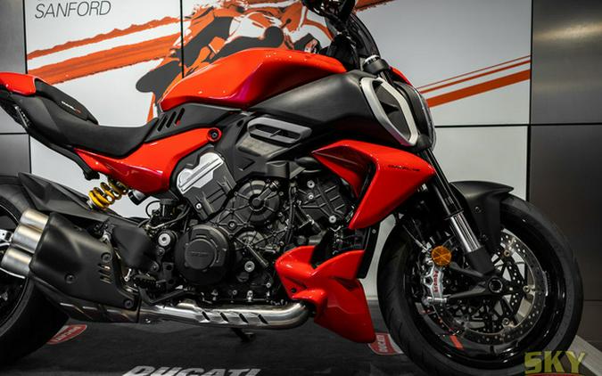 2023 Ducati Diavel V4 Ducati Red