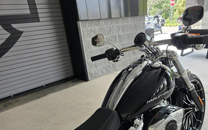 2026 Harley-Davidson® Breakout® Vivid Black Chrome Trim