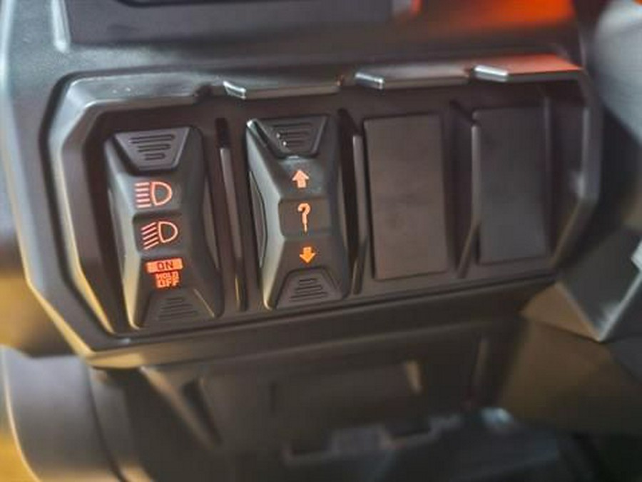 2026 Can-Am Defender MAX Lone Star HD11