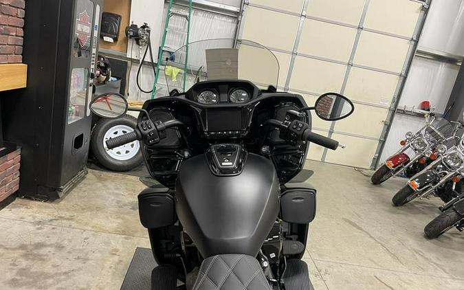 2024 Indian Motorcycle® Pursuit® Dark Horse® Black Smoke