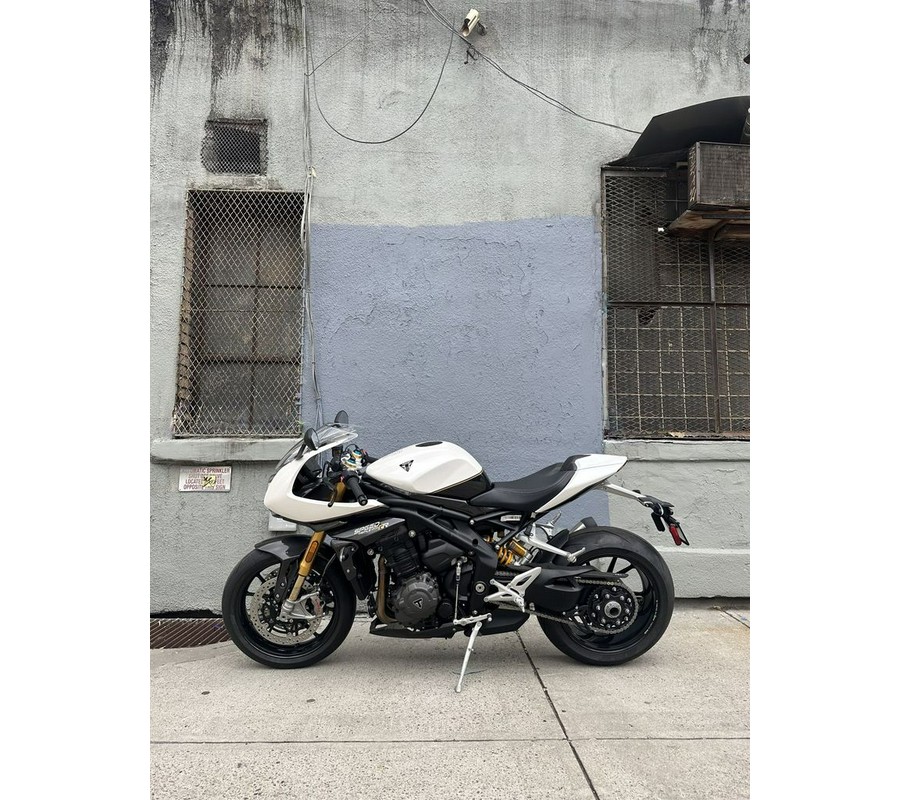 2022 Triumph Speed Triple 1200 RR Crystal White Storm Grey