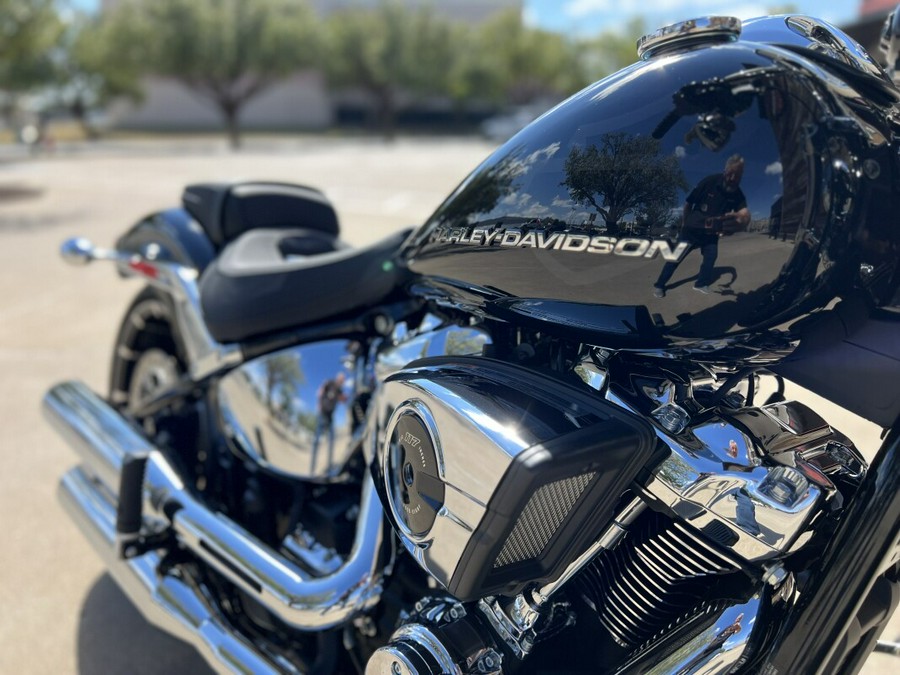 2025 Harley-Davidson® Breakout® Vivid Black