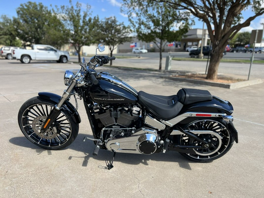 2025 Harley-Davidson® Breakout® Vivid Black