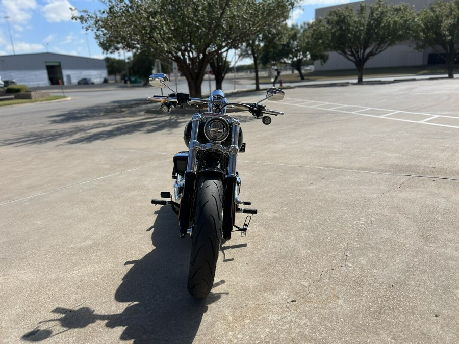 2025 Harley-Davidson® Breakout® Vivid Black