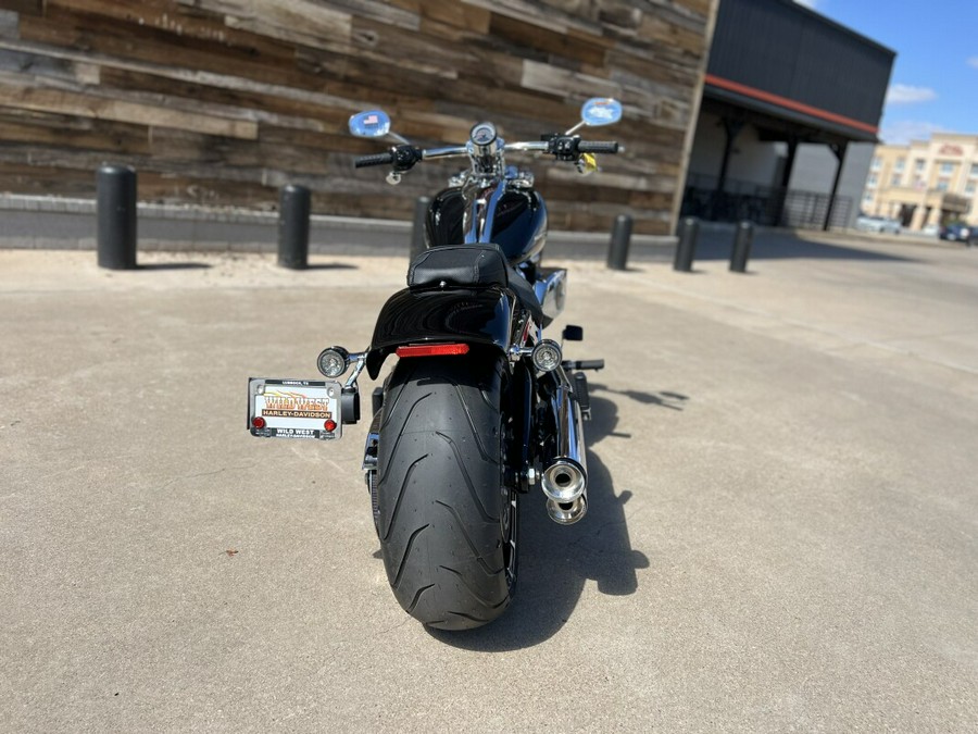 2025 Harley-Davidson® Breakout® Vivid Black