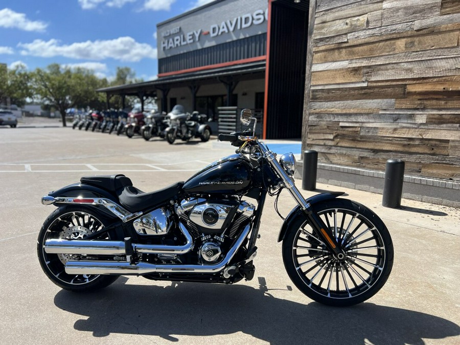 2025 Harley-Davidson® Breakout® Vivid Black