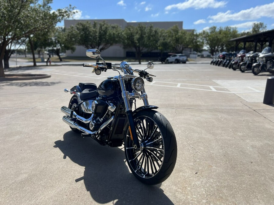 2025 Harley-Davidson® Breakout® Vivid Black