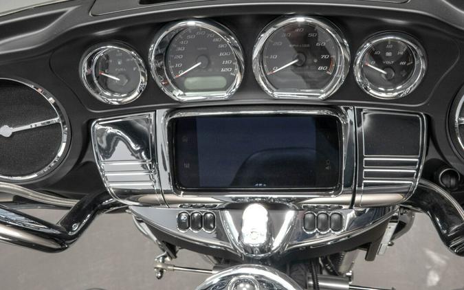 2023 Harley-Davidson FLHTCUTG Tri Glide Ultra in Gray Haze/Silver Fortune