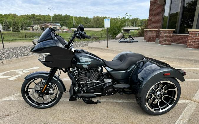 2026 Harley-Davidson Road Glide 3 Iron Horse Metallic