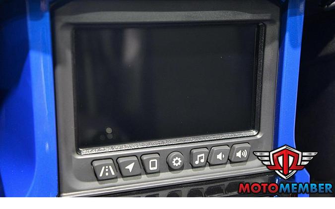 2024 Slingshot R MANUAL