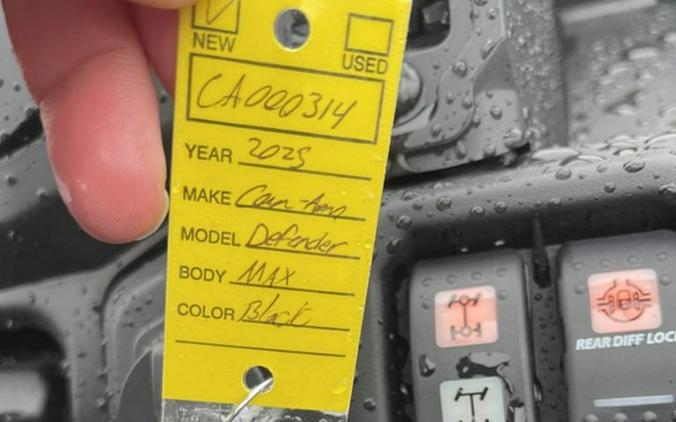 2025 Can-Am® Defender MAX DPS HD10