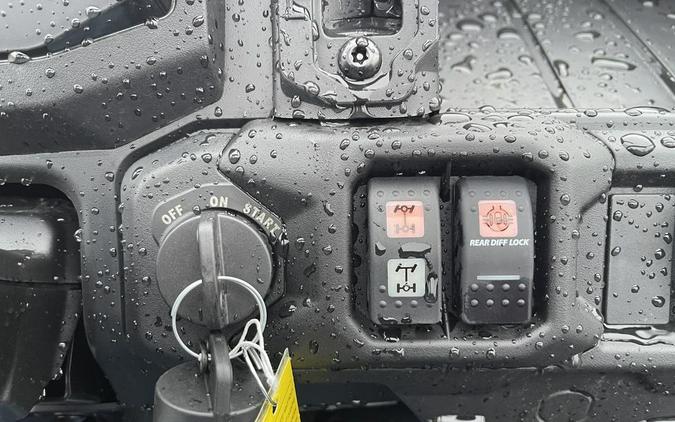 2025 Can-Am® Defender MAX DPS HD10