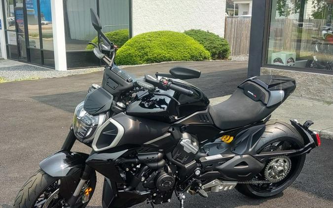 2025 Ducati Diavel V4 Thrilling Black
