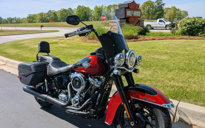 2025 Harley-Davidson® Heritage Classic Whiskey Fire / Vivid Black w/Cast Wheels