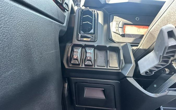 2026 Can-Am Defender MAX Limited HD11 Desert Tan & Carbon Black