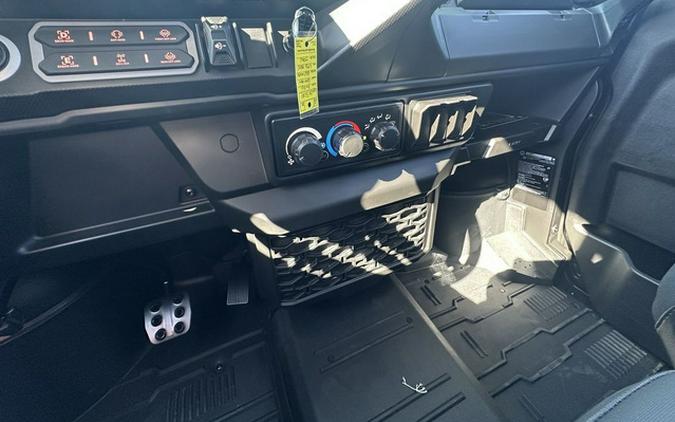 2026 Can-Am Defender MAX Limited HD11 Desert Tan & Carbon Black