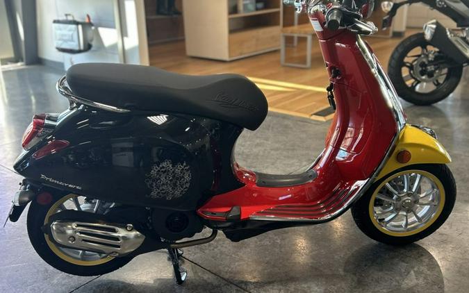 2023 Vespa Primavera 150 Disney Mickey Mouse Edition