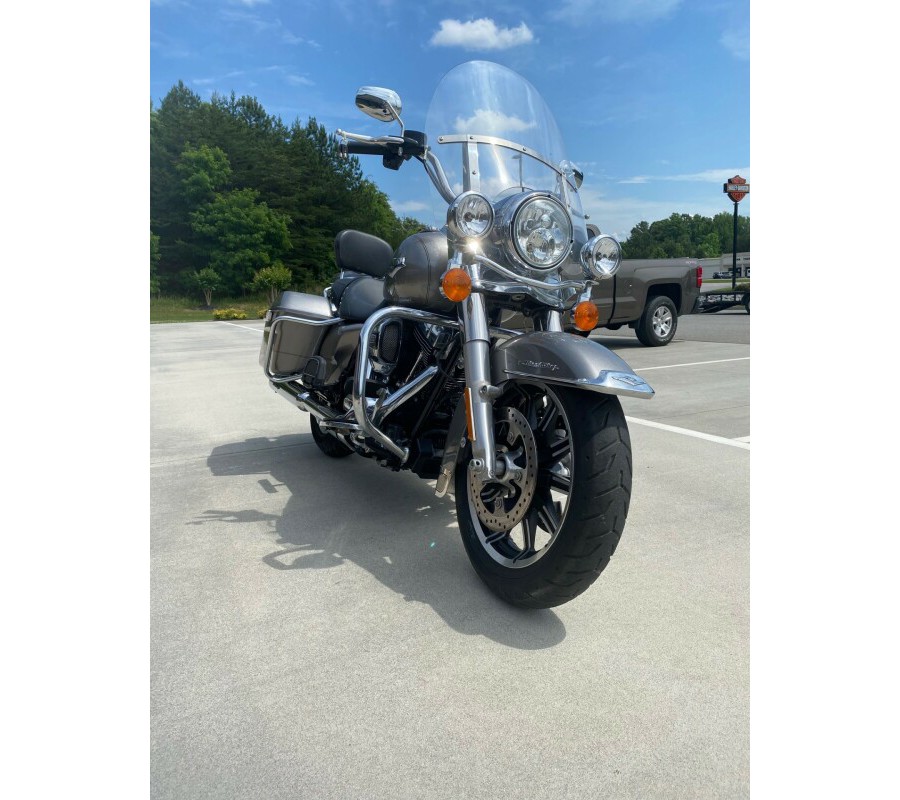 2016 Harley-Davidson Road King Billet Silver