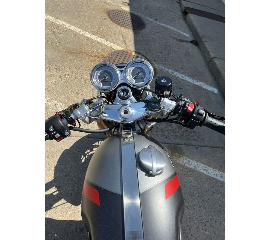 2020 Triumph Thruxton RS - Showcase Matte Storm Grey/Matte Silver Ice