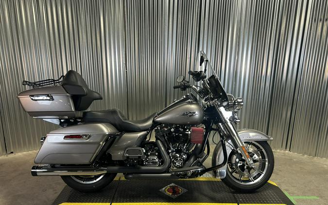 2016 Harley-Davidson Road King Billet Silver