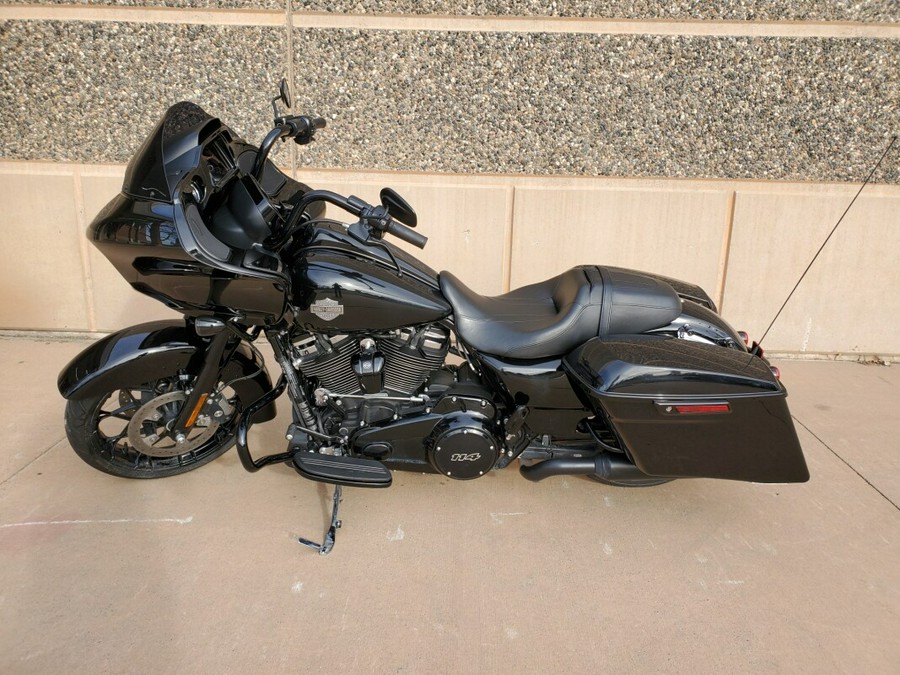 2021 Harley-Davidson Road Glide Special Vivid Black - Black Finish