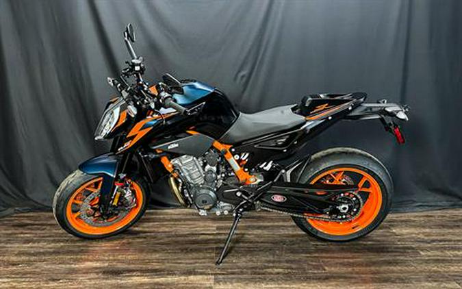 2023 KTM 890 Duke R