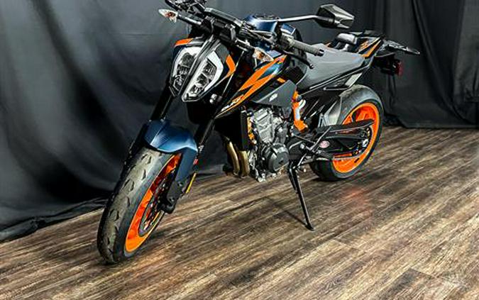 2023 KTM 890 Duke R