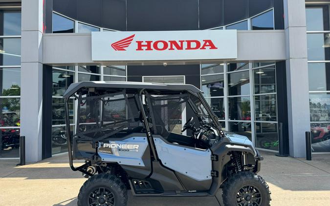 2024 Honda Pioneer 1000-5 Deluxe