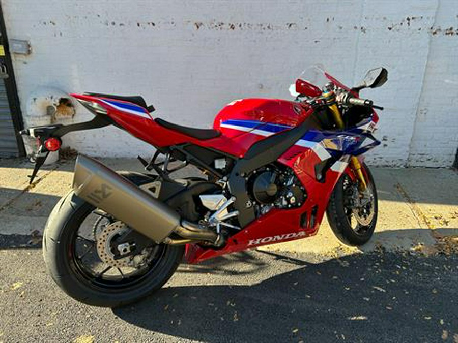 2025 Honda CBR1000RR-R Fireblade SP