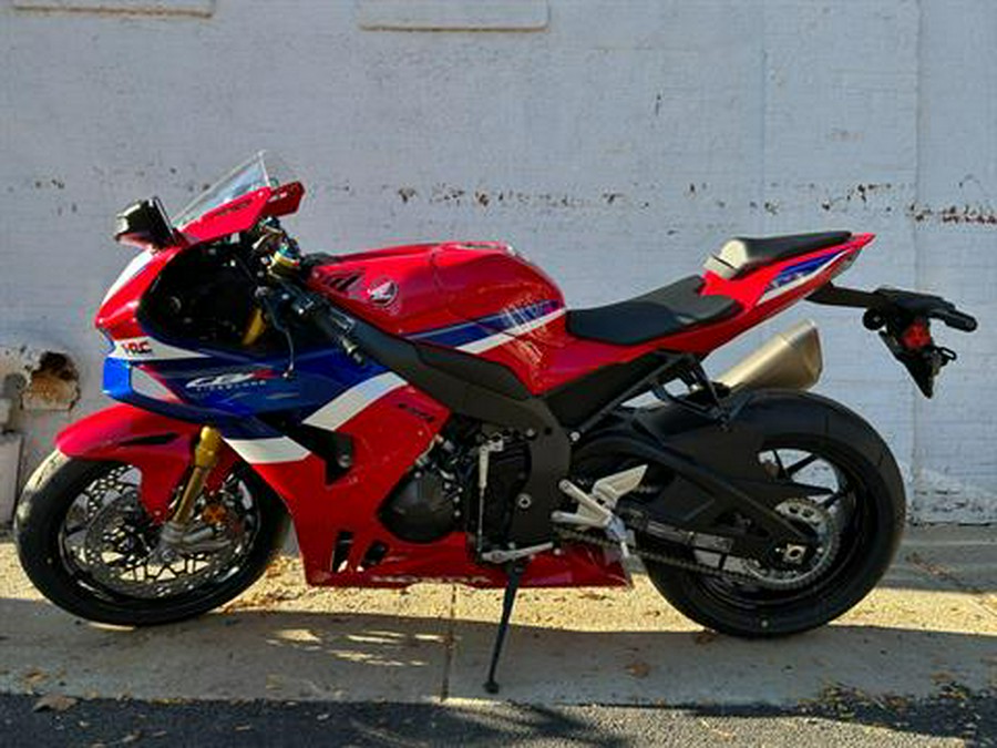 2025 Honda CBR1000RR-R Fireblade SP