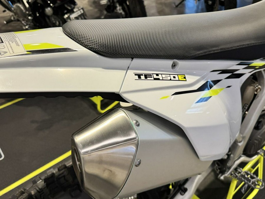 2026 Triumph TF 450-E Jet Black/Pure White