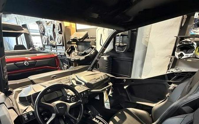 2025 Can-Am® Commander XT 700