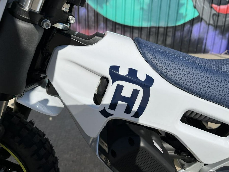 2024 Husqvarna® EE 2