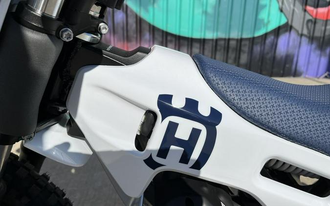 2024 Husqvarna® EE 2