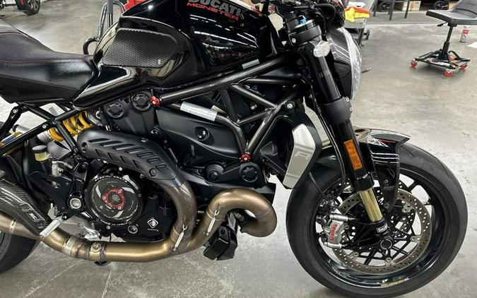 2017 Ducati Monster 1200 R Thrilling Black