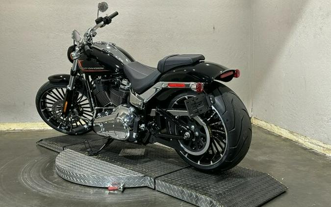 2024 Harley-Davidson Breakout 117 Vivid Black