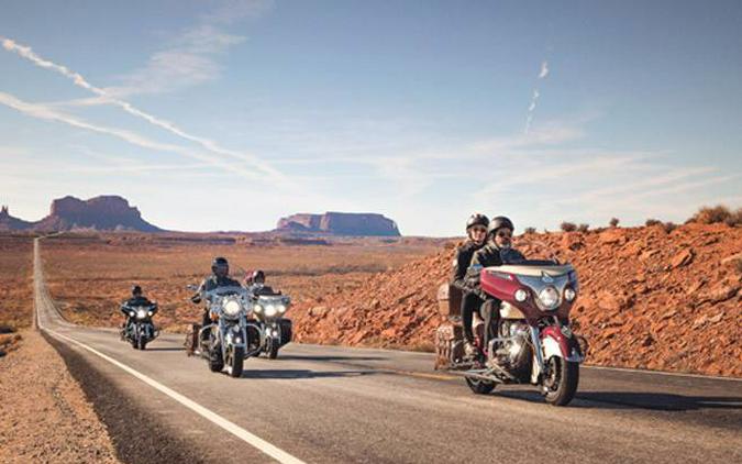 2017 ROADMASTER, WILLOW GREEN/CREAM, 49ST - Indian Motorcycle