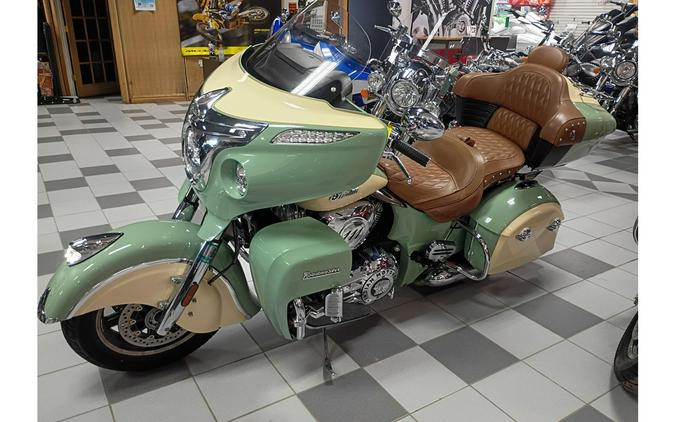 2017 ROADMASTER, WILLOW GREEN/CREAM, 49ST - Indian Motorcycle