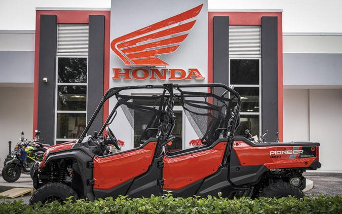 2023 Honda® Pioneer 1000-6 Deluxe Crew