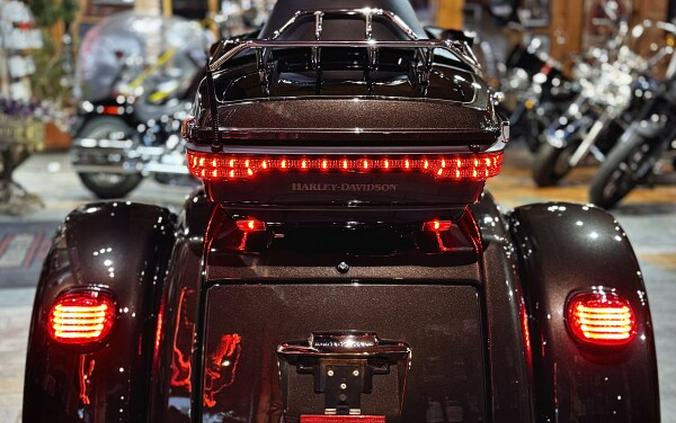 2020 Harley-Davidson® Tri Glide® Ultra River Rock Gray/Vivid Black