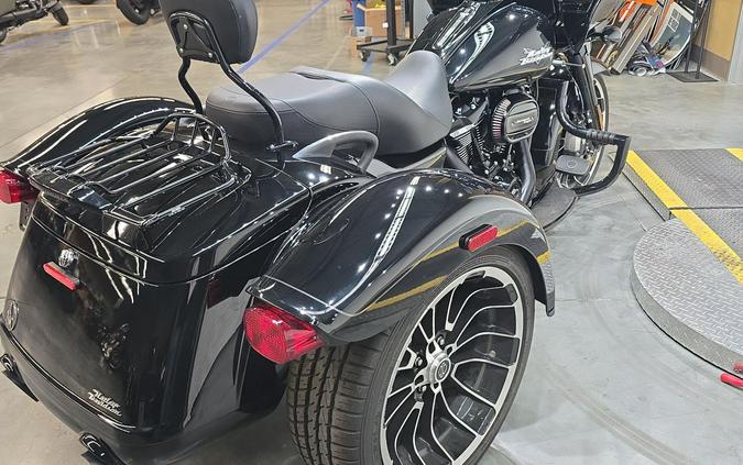 FLTRT 2025 Road Glide® 3