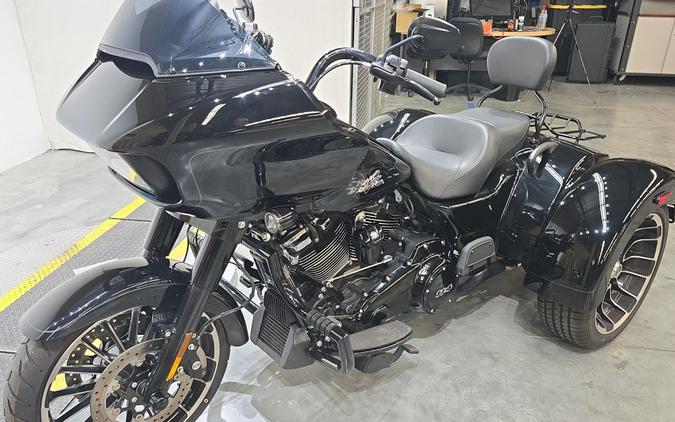 FLTRT 2025 Road Glide® 3