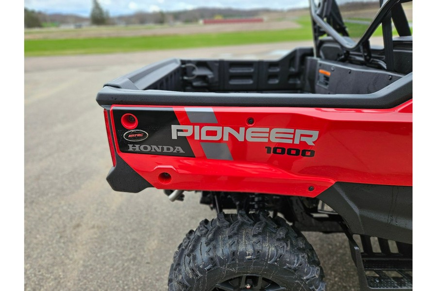 2025 Honda Pioneer 1000 Deluxe