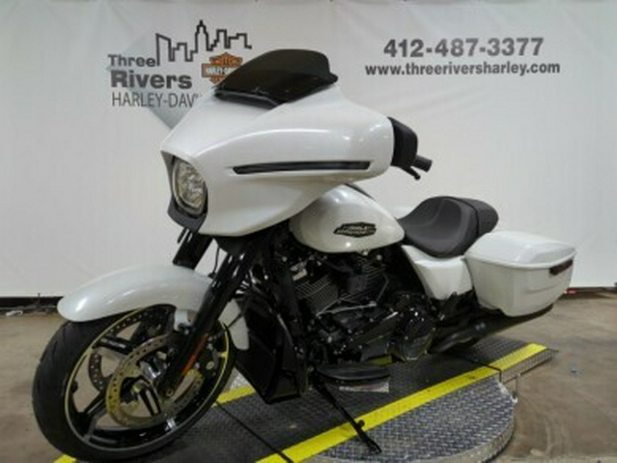 2024 Harley-Davidson Street Glide® White Onyx Pearl – Black Finish