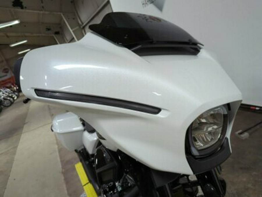 2024 Harley-Davidson Street Glide® White Onyx Pearl – Black Finish