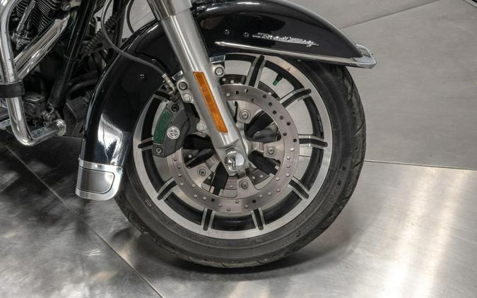 2014 HARLEY-DAVIDSON FLHR ROAD KING in Vivid Black w/ Pinstripe with 21,216 miles