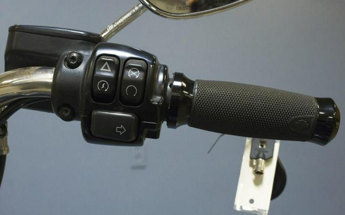 2017 Harley-Davidson® FLSTC - Heritage Softail® Classic